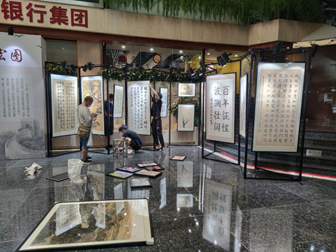 書畫攝影展覽架制作出租，節(jié)省空間的背景板