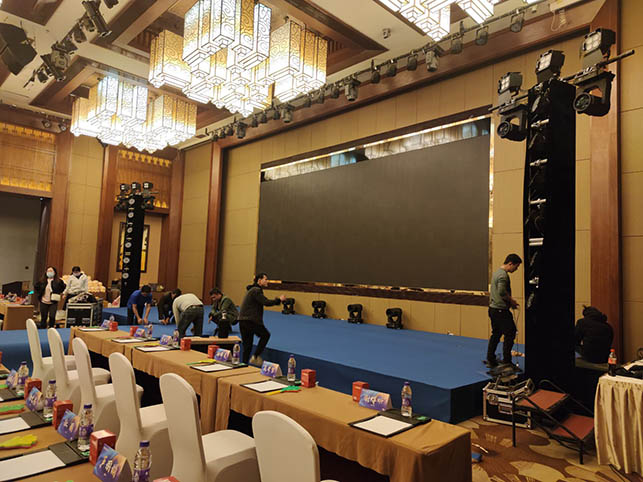 活動(dòng)策劃桁架背景板和太空架布場(chǎng)搭建不