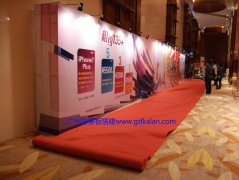 桁架背景板搭建射燈二種的區(qū)別