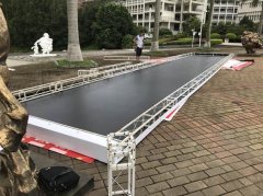 問：為什么桁架搭建背景板安裝一個(gè)人去？